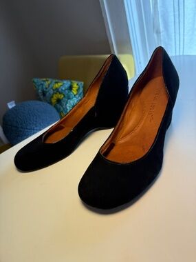 Gentle Souls Nubuck Wedge Pump